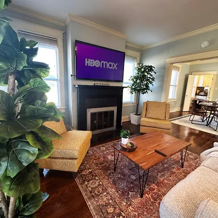 Luxury Lenox Townhouse Apartment